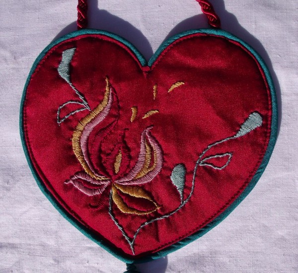 Silk purse with magnolia design (hand embroidery)