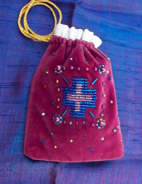 Little drawstring bag: hand beaded (front)