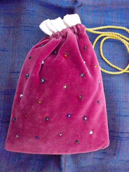 Little beaded bag: hand beaded (back)