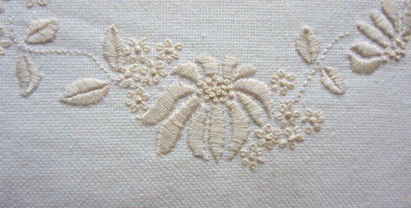 Hand embroidered daisy, ecru on linen union 