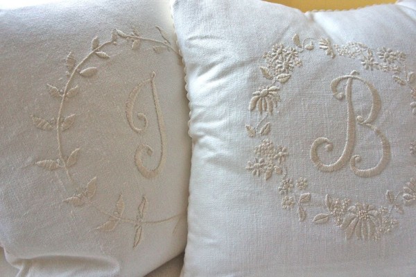 Linen cushions hand embroidered in ecru 