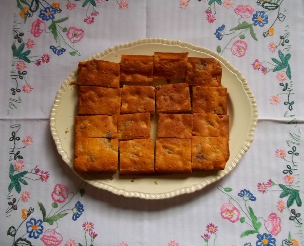 White chocolate brownies (from '1001 cupcakes, cookies & other tempting treats' ed. Susanna Tee. Pub. Parragon Books, 2009.)