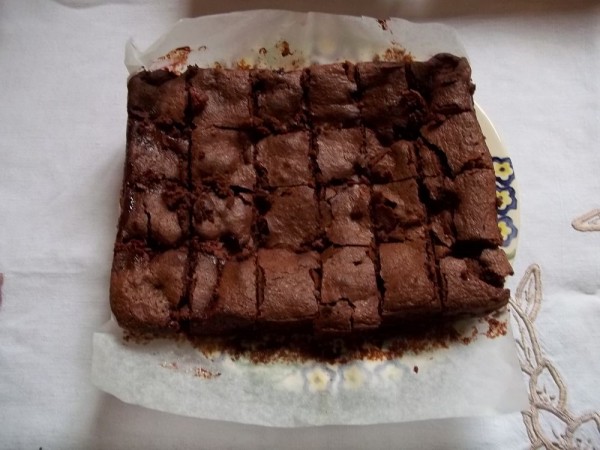 Dark chocolate and strawberry brownies