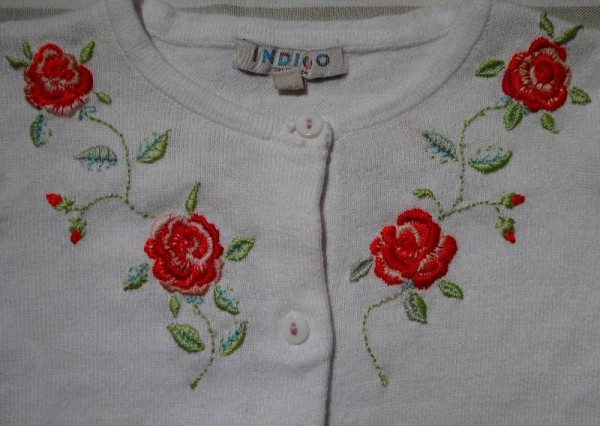 White cotton cardigan embroidered with roses (Mary Addison)