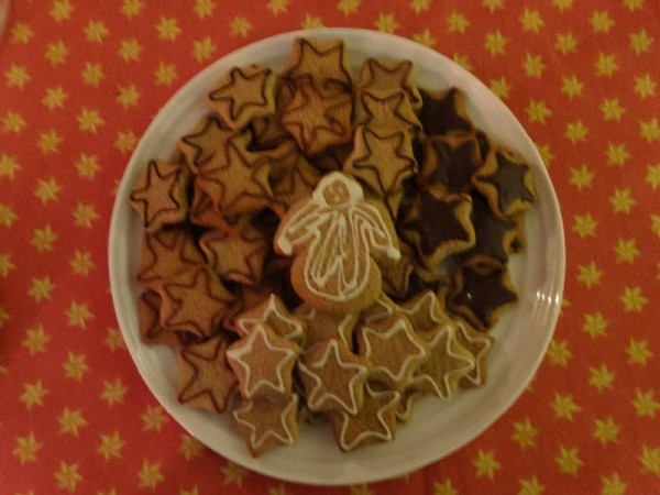 Christmas biscuits: Gingerbread shapes