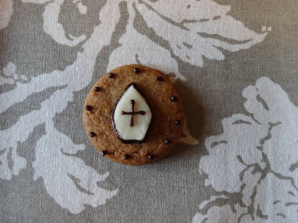 Gingerbread biscuit with marzipan bishop's mitre