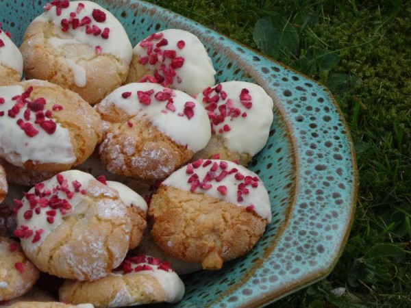 Amaretti dipped in white chocolate with raspberry sprinkles