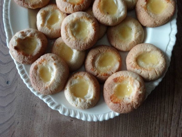 Almond and lime curd biscuits