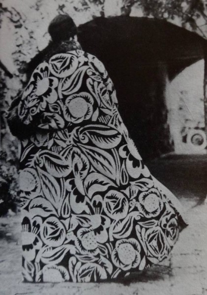 Paul Poiret's "La Perse" coat using Raoul Dufy's fabric design (from Alan Powers: Modern Block Printed Textiles, Walker Books 1992)