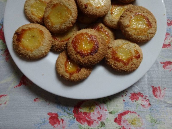 Lemon curd thumbprints