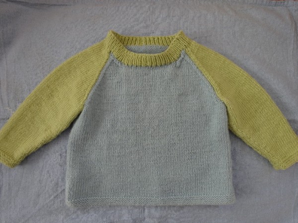 Debbie Bliss's 2 colour raglan sweater in Baby Cashmerino