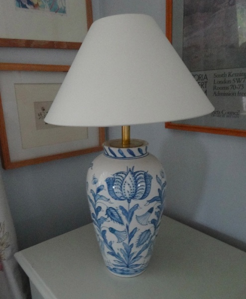 Isis Pottery wigstand lamp in Tulip design