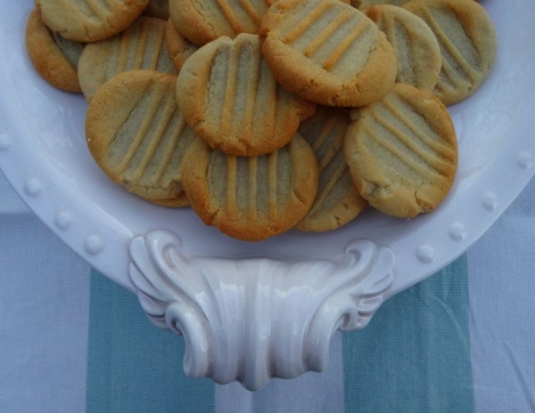 Honey biscuits (from Miranda Gore Browne’s ‘Biscuit’ (Ebury, 2012)