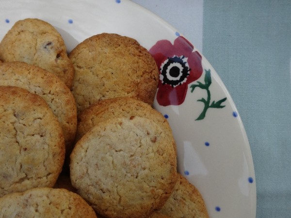 Pecan and cherry cheesecake cookies