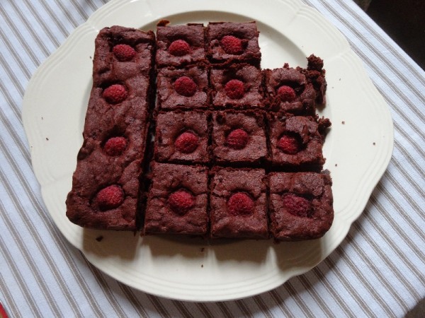 Beetroot and raspberry brownies (based on a recipe in Good Food, Easy Baking Recipes)