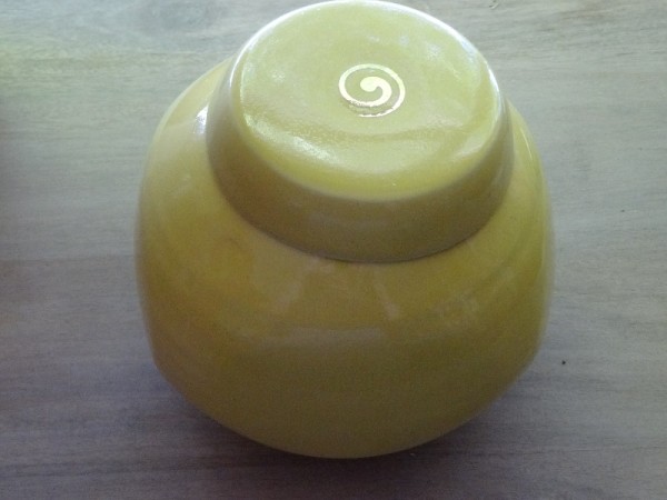 Lidded pot by Harriet Coleridge of Ewelme Pottery