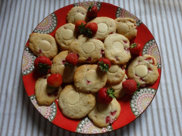 Strawberry &mascarpone biscuits with white chocolate button topping