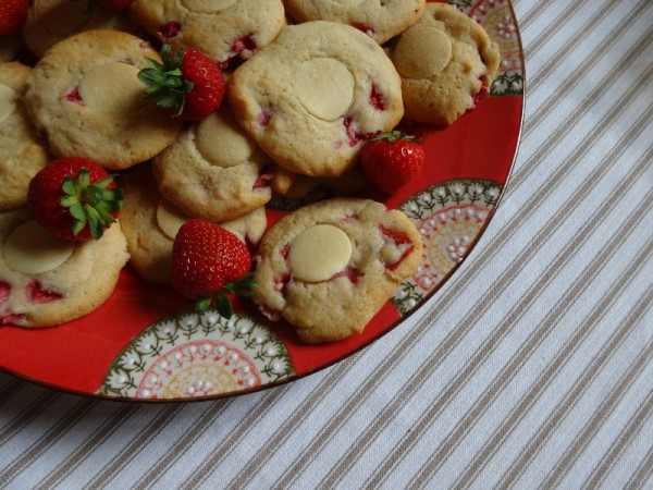 Strawberry &mascarpone biscuits with white chocolate button topping