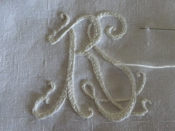 Chain stitch padding for satin stitch monogram