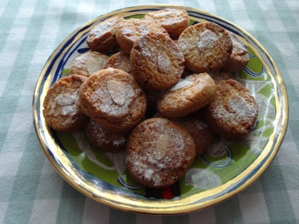 Swedish cardamom and almond cookies 