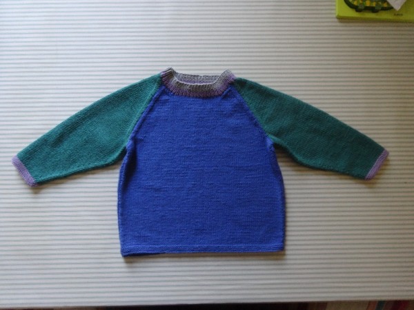 Debbie Bliss pattern for 2 colour raglan jumper