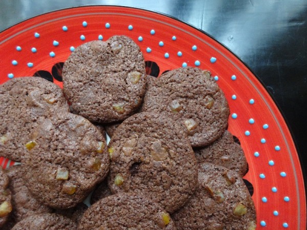 Dark chocolate and citrus cookies