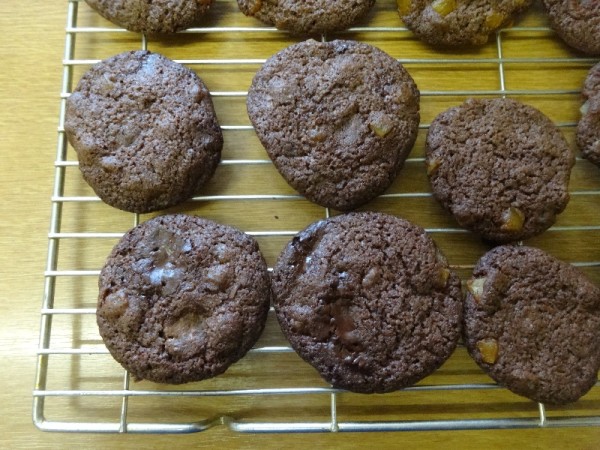 Dark chocolate and citrus cookies