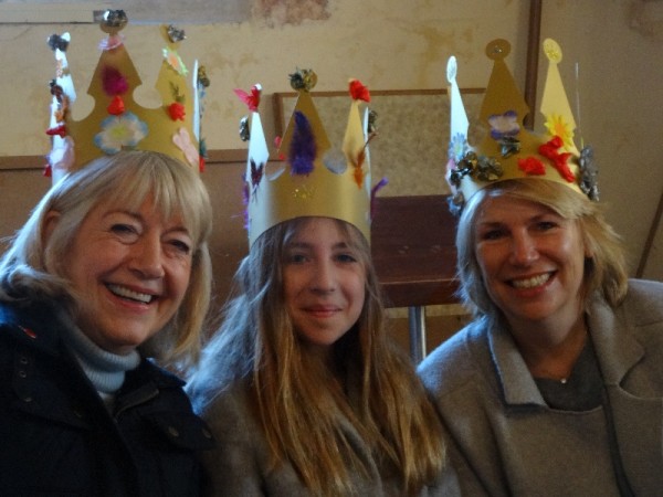 Ipsden children's Epiphany service: Crowns fit for kings