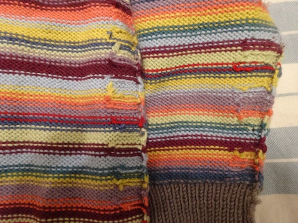 Striped jumper Debbie Bliss baby cashmerino 4: close up of sewn in ends