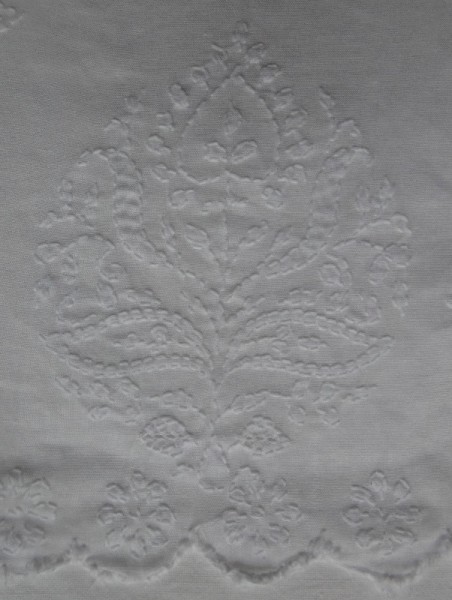 Tablecloth in chikankari work - Indian shadow work: detail