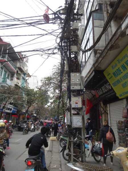 Hanoi, the old town:  electricity cables