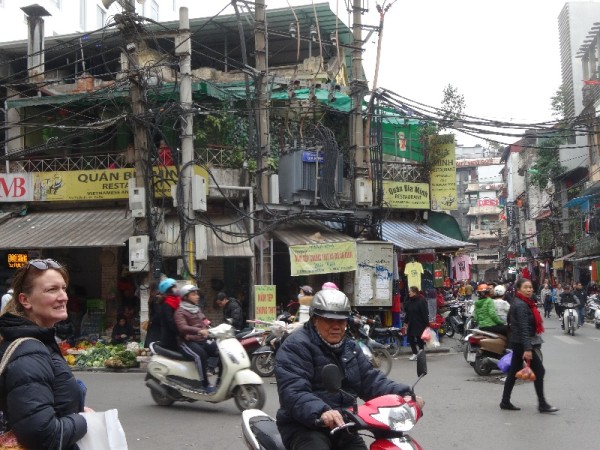 Hanoi, the old town:  electricity cables