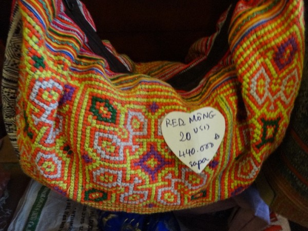 Vietnamese embroidery: bag embroidered by the Red Mong tribe