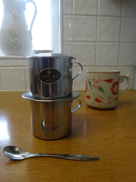 Full Vietnamese coffee kit: little metal cup and metal filter