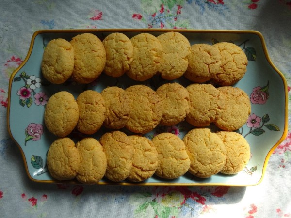 Custard biscuits