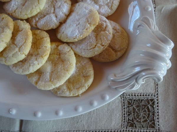 Lemon crinkle biscuits with marzipan surprise