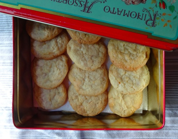 White chocolate chunk cookies (from Philippa Vanstone's 500 cookies  (Apple Press, 2005)