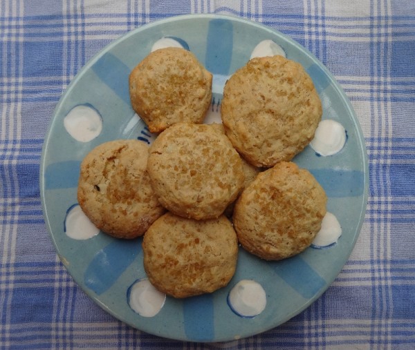Macademia nut cookies (from Philippa Vanstone's 500 Cookies: Apple Press, 2005)